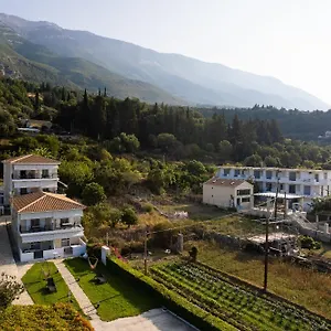 Barefoot Contessa Lourdata (Kefalonia)